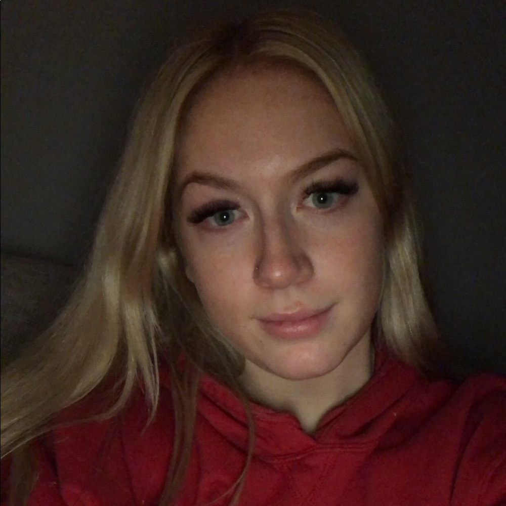 Meet your Posher, Alicia